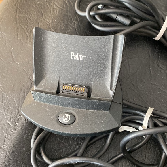 Four palm stations to charge your palm pilot - Picture 2 of 8